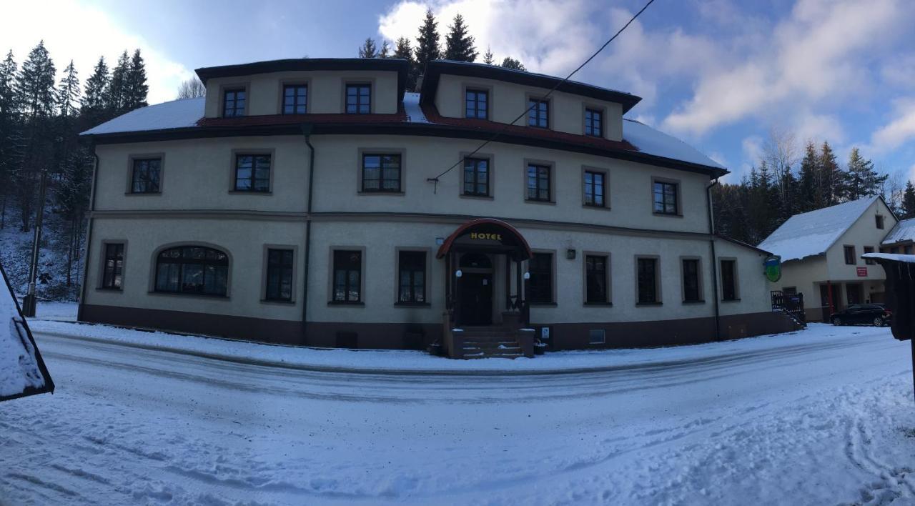 Hotel Salajka Horní Lomná Buitenkant foto